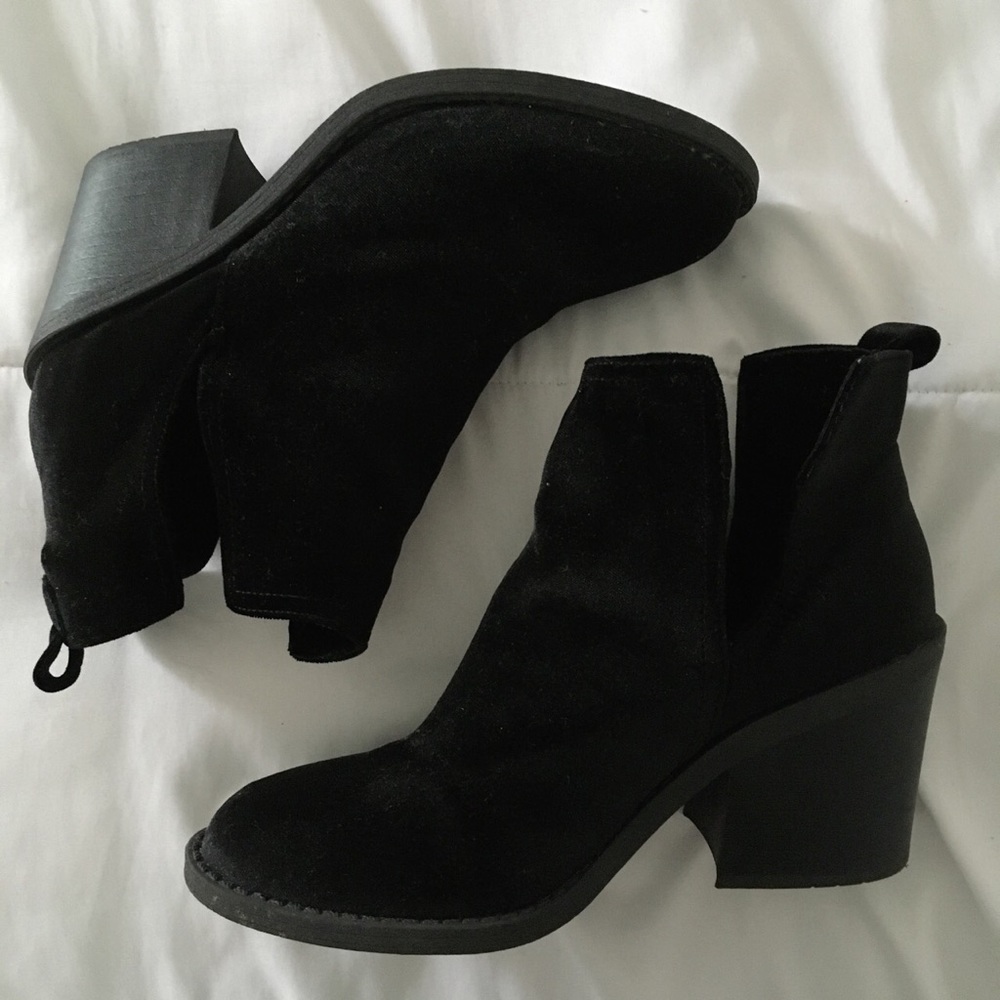 Black velvet rampage boots